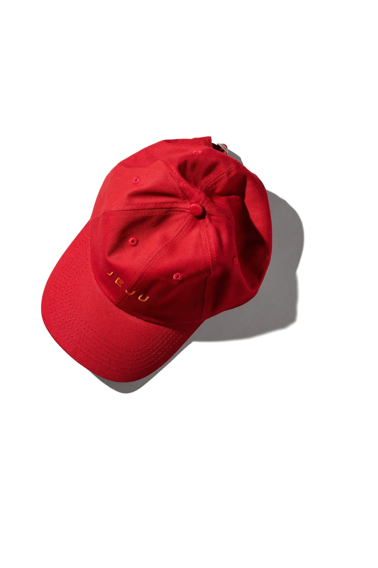 A red cap embroidered with the Jeju name